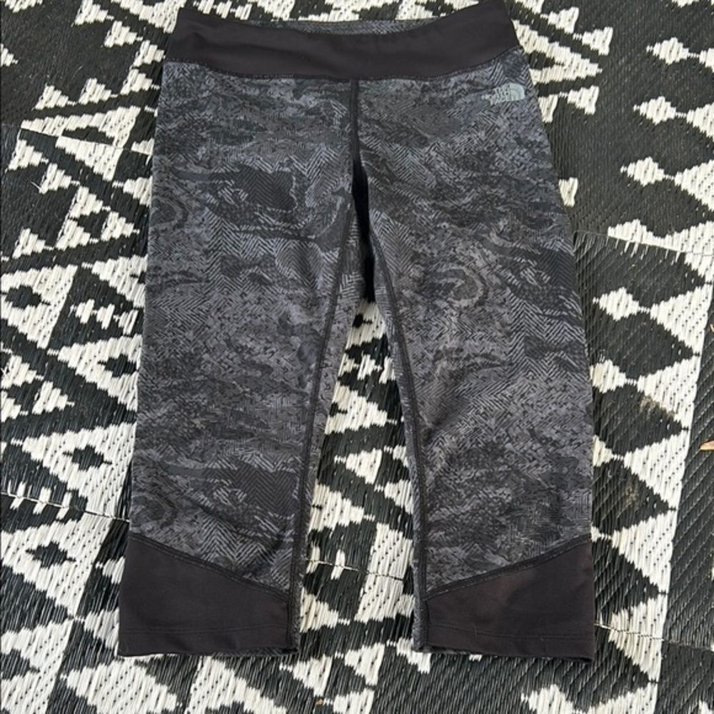 North Face Medium Black Leggings with Abstract Pattern and High-Rise Waistband